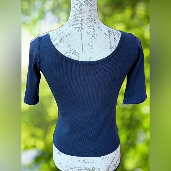 Ribbed Cotton Top with Intricate Embroidery
Small
Like New / Never Worn - Picture 7 of 10